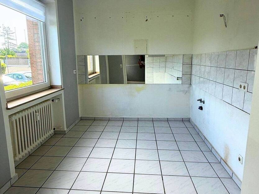 Attraktive Eigentumswohnung in Neuss Norf * leerstehend * gute Lage * Loggia * 4 Zimmer *