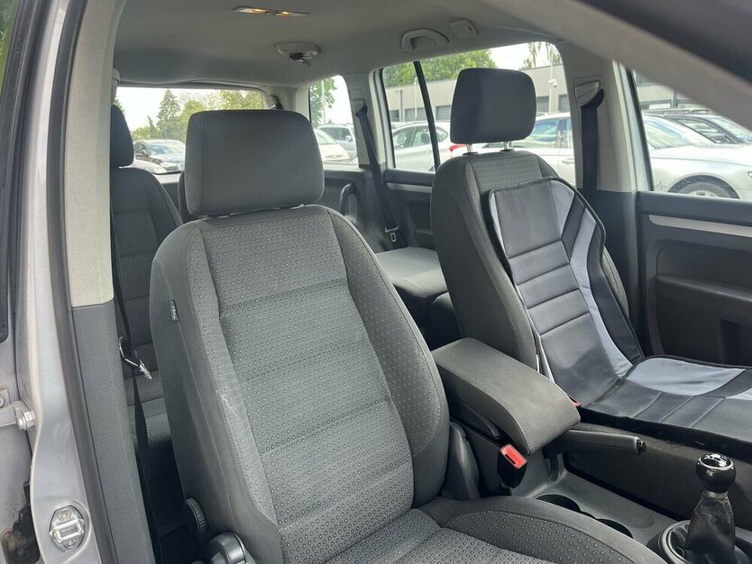 VW Touran Trendline / 7 Sitze / Kamera / Tempomat 249.000 km 3.900 € Mönchengladbach 41066