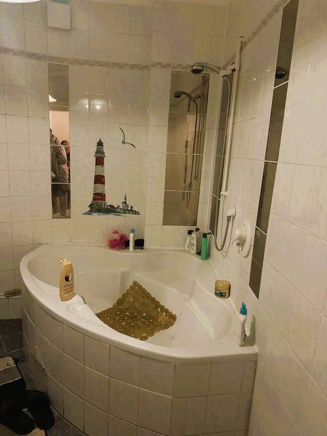 Wohn und Geschäftshaus mit fünf Wohnungen und drei Gewerbeeinheiten im Mülheim-Mitte