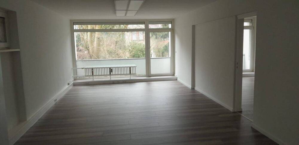 Sehr funktionale Büro- Praxis oder Galeriefläche in gutsichtbarer und frequentierter Lage