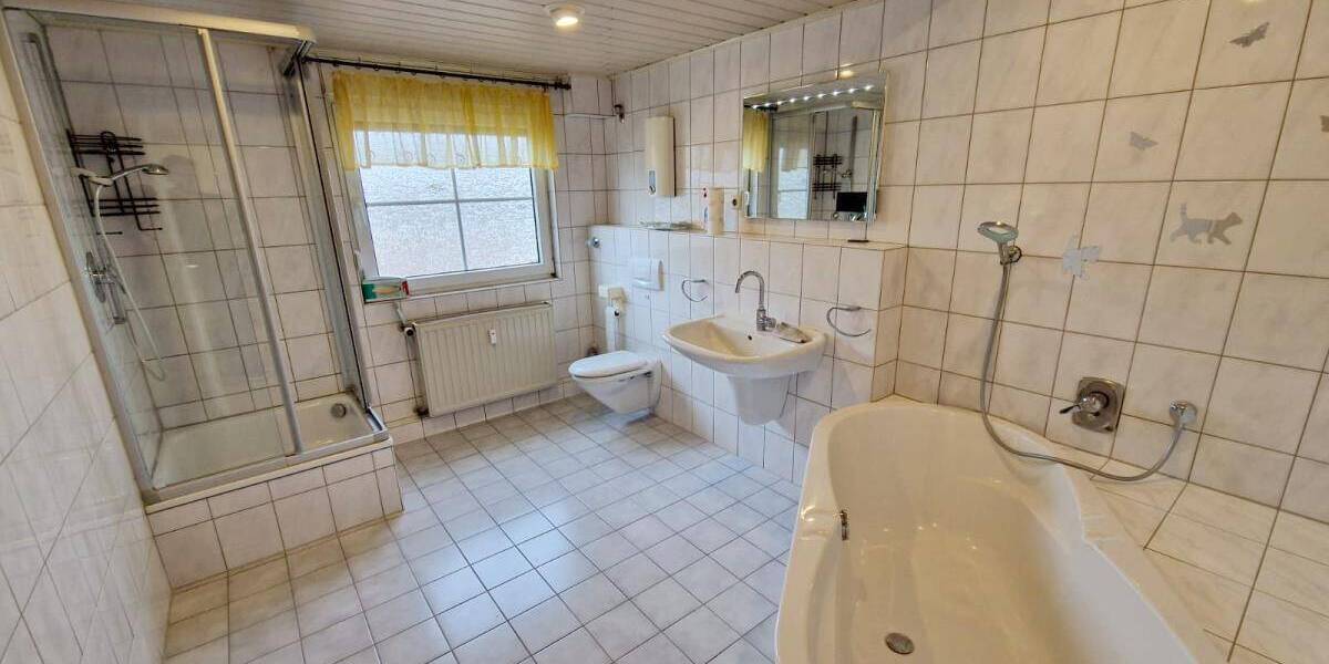 Etagenwohnung Oberhausen Schlad - 3 Zimmer, 100 m&sup2;, 685&euro; | Angebot:26544110