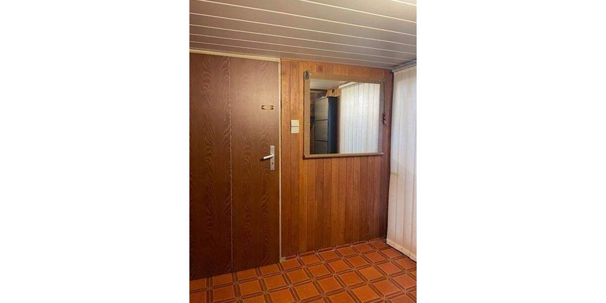 Massives Wohnhaus (DHH) auf großzügigem Grundstück in ruhiger Lage von Dormagen - Nievenheim 3 zimmer