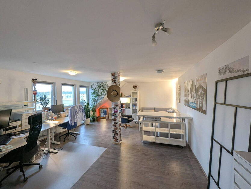 **Moderne 2-Zi.-Whg. mit EBK & offener Küche - Geringe Heizkosten dank Pelletheizung & Solar!**