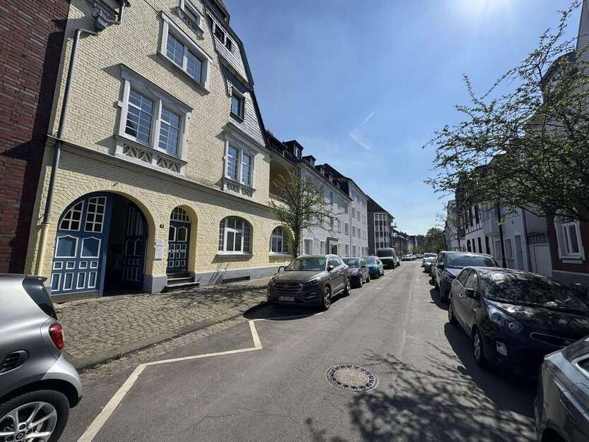 Büro in Düsseldorf 449.000 € 300 m²