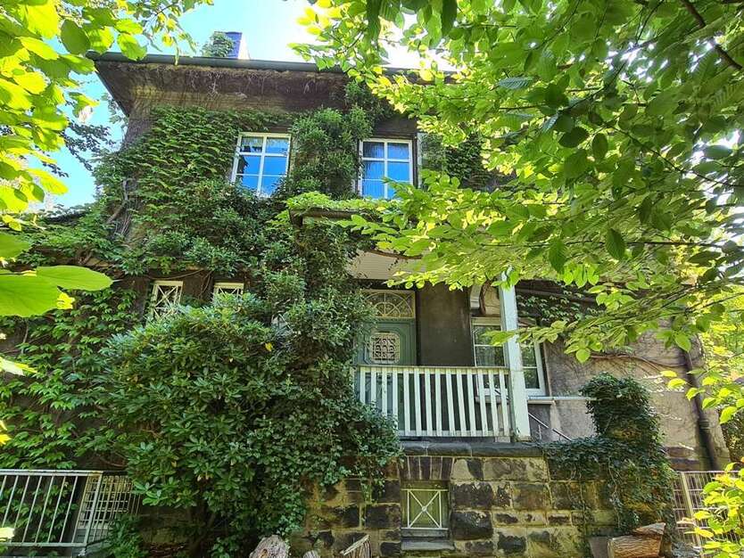 Haus zum Kaufen in Essen 450.000 € 251 m²