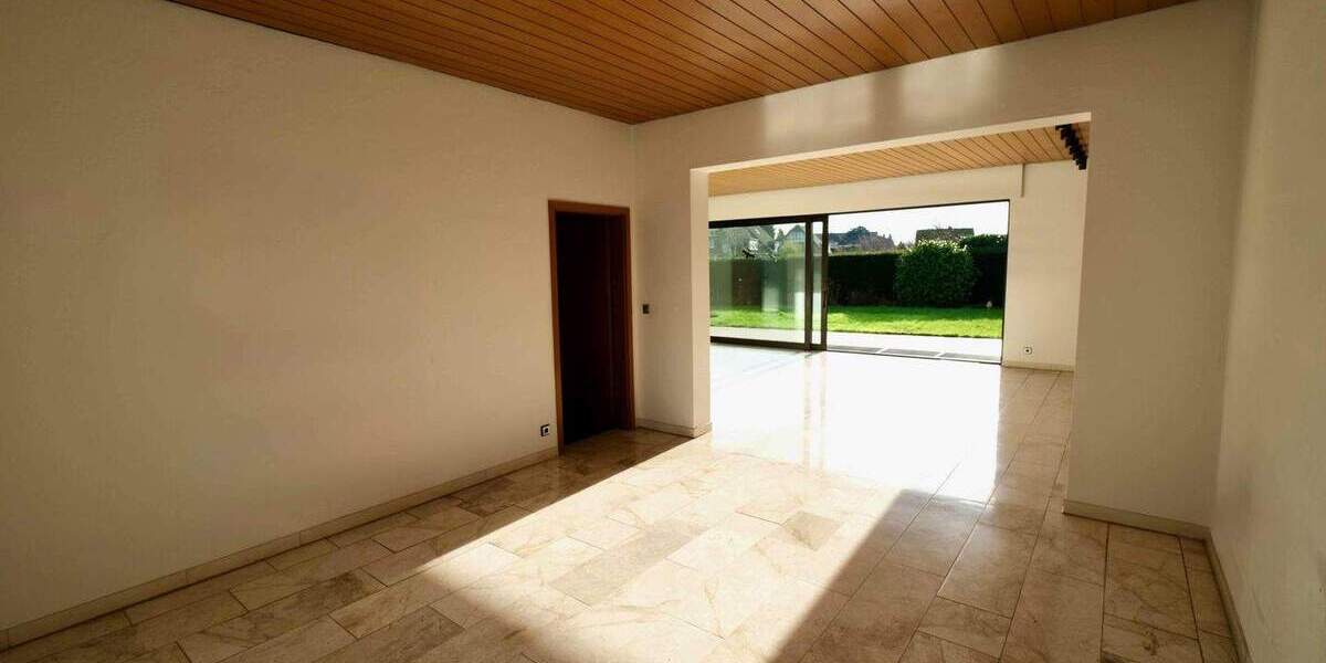 Premium-Grundstück mit Architektenbungalow und unverbaubarem Blick in Meerbusch-Büderich! 5 zimmer