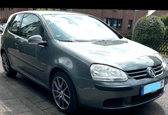 VW Golf 135.000 km 3.200 &euro; Grevenbroich 41516