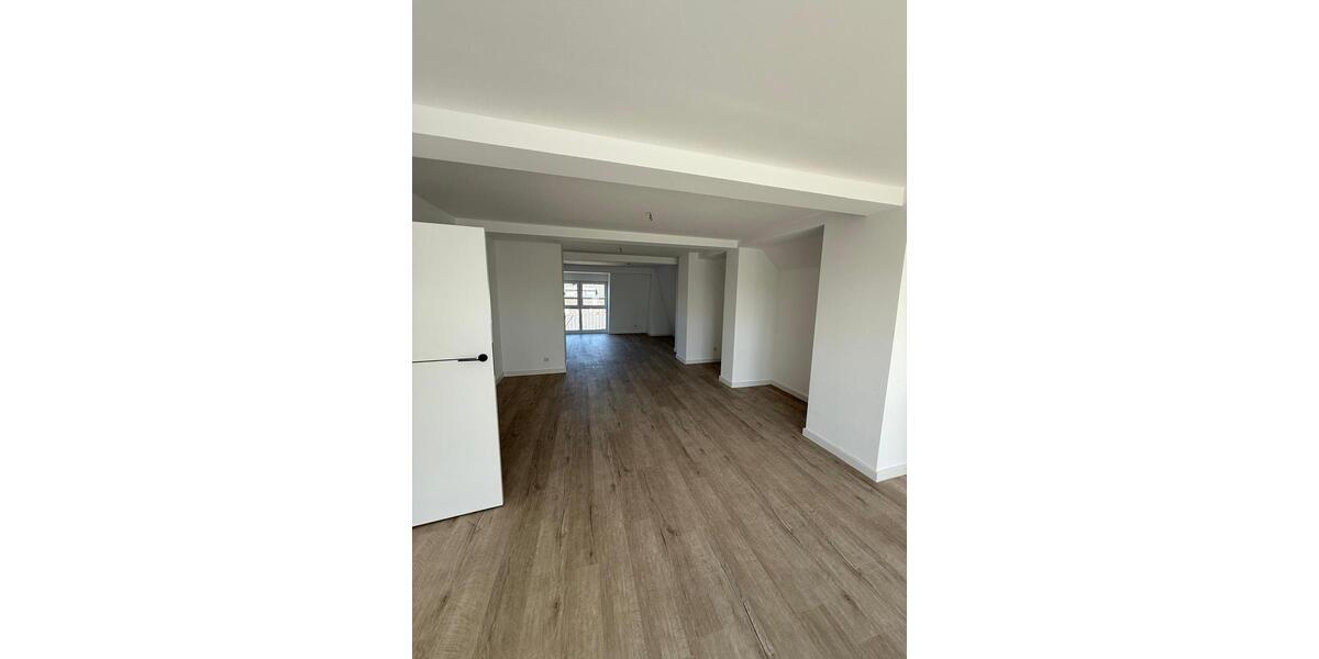 Top-Investment in Moers – saniertes Mehrfamilienhaus, provisionsf zimmer