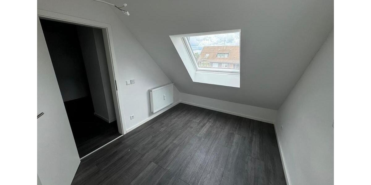 Dachgeschoßwohnung Duisburg Huckingen - 2 Zimmer, 50 m&sup2;, 600&euro; | Angebot:25052542