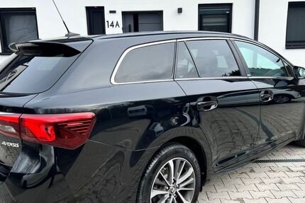 Toyota Avensis 65.874 km 15.499 &euro; Düsseldorf 40599
