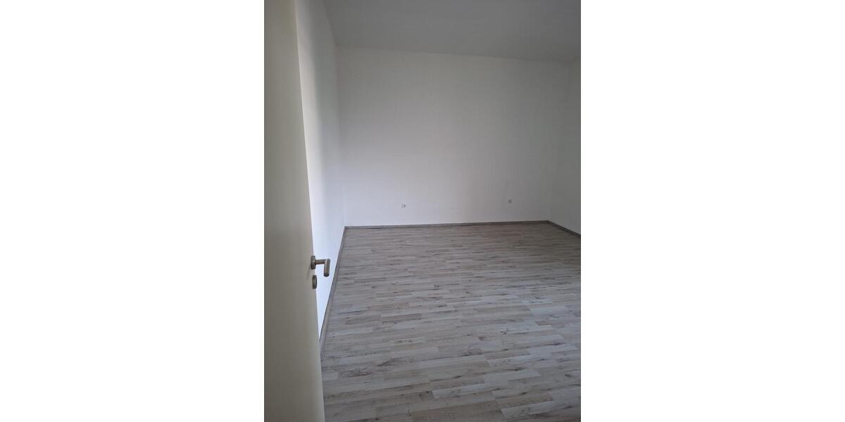 Etagenwohnung Duisburg Mittelmeiderich - 4 Zimmer, 125 m&sup2;, 1.250&euro; | Angebot:25413202
