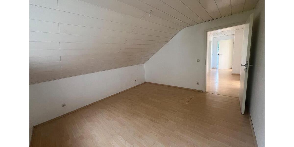 Dachgeschoßwohnung Heiligenhaus - 3 Zimmer, 106 m&sup2;, 900&euro; | Angebot:25182277