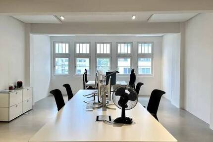Modernes und historisches Design-Büro mit Dachterrasse - All-in-Miete
