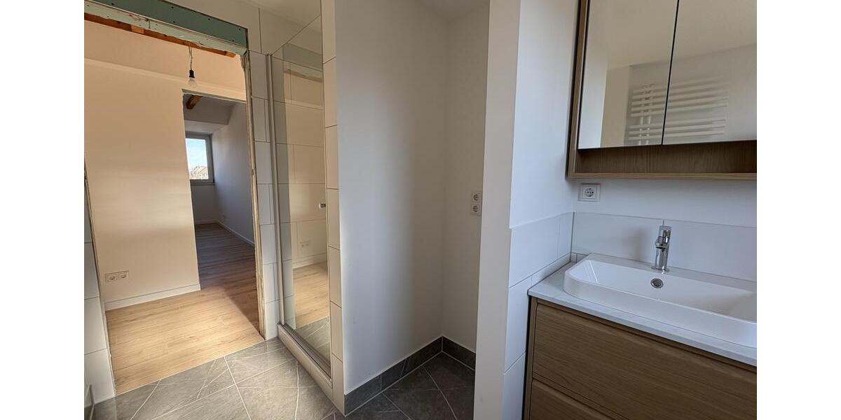 Dachgeschoßwohnung Düsseldorf Pempelfort - 3 Zimmer, 85 m&sup2;, 1.715&euro; | Angebot:25718773