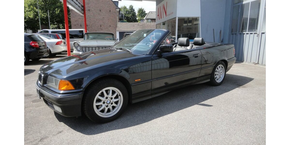BMW 318i Exclusiv Edition Klimatr.Leder SHZ PDC 220.000 km 5.000 &euro; Neuss 41462