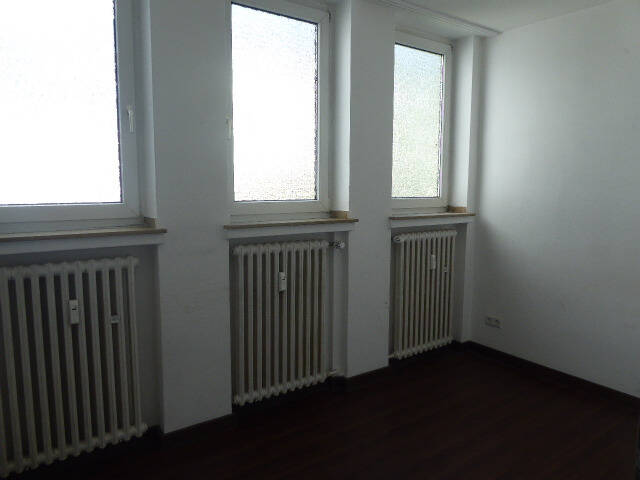 Gewerbeobjekt Düsseldorf Rath - 8 Zimmer, 156 m&sup2;, 350.000&euro; | Angebot:25665198