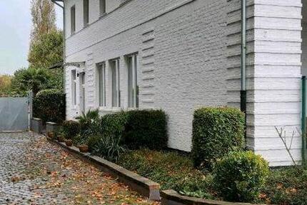 Haus Mönchengladbach West - 15 Zimmer, 454 m&sup2;, 655.000&euro; | Angebot:26956383
