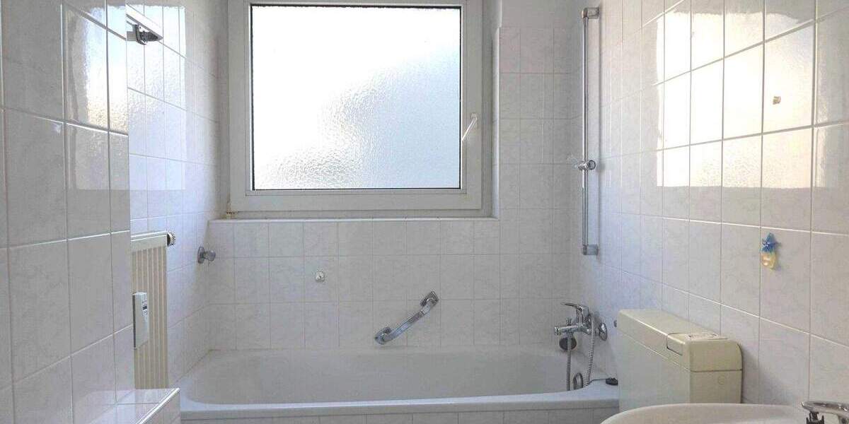 Renovierte und frisch gestrichene 2-Zimmer-Dachgeschosswohnung in Leverkusen-Manfort! 2 zimmer