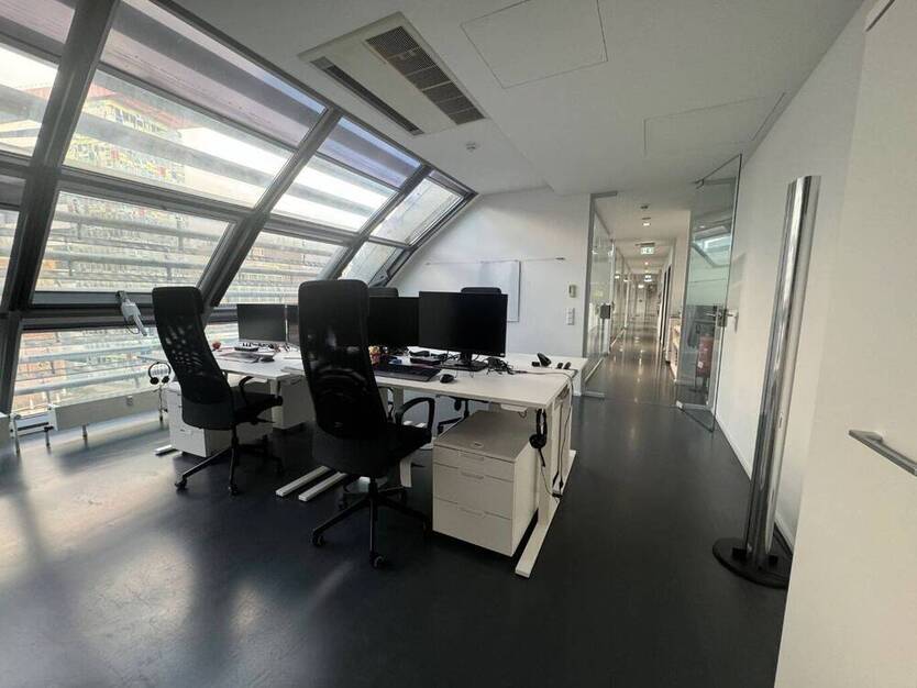 Großes Büro mit Blick über den Medienhafen - All-in-Miete