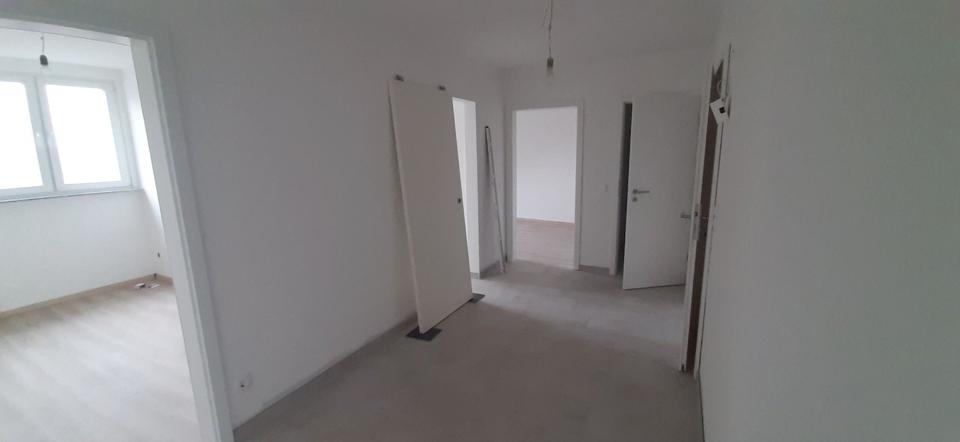 Frisch renovierte Dachgeschosswohnung 4 zimmer