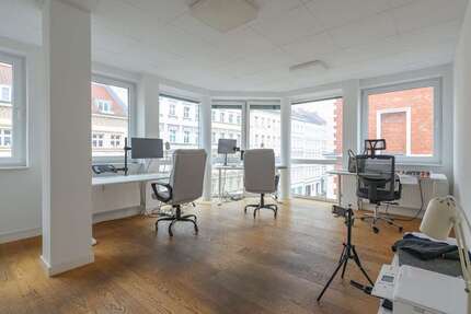 Büro in Berlin 3.697,54 € 134.75 m²