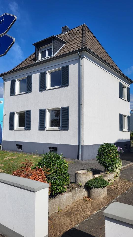 Freistehendes Einfamilienhaus in Langenfeld mit Garten