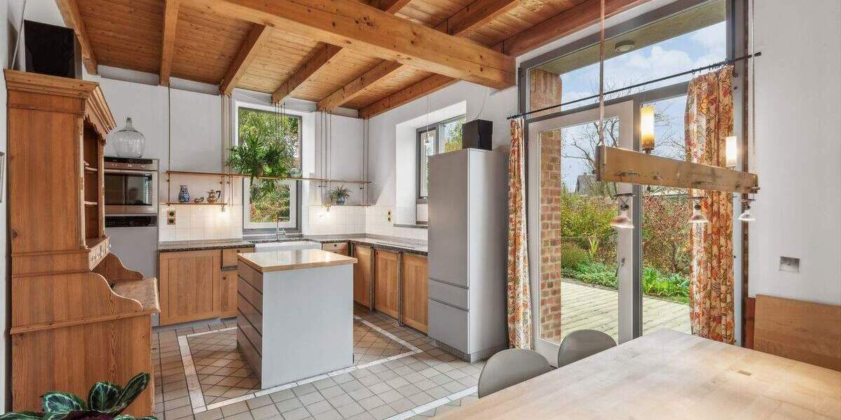 Charaktervolles Zuhause mit zusätzlicher Wohneinheit in zentraler Lage von Willich-Neersen! 9 zimmer