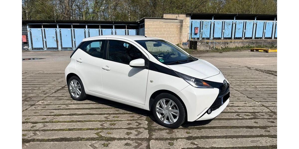 Toyota Aygo (X) 125.000 km 6.199 &euro; Duisburg 47259