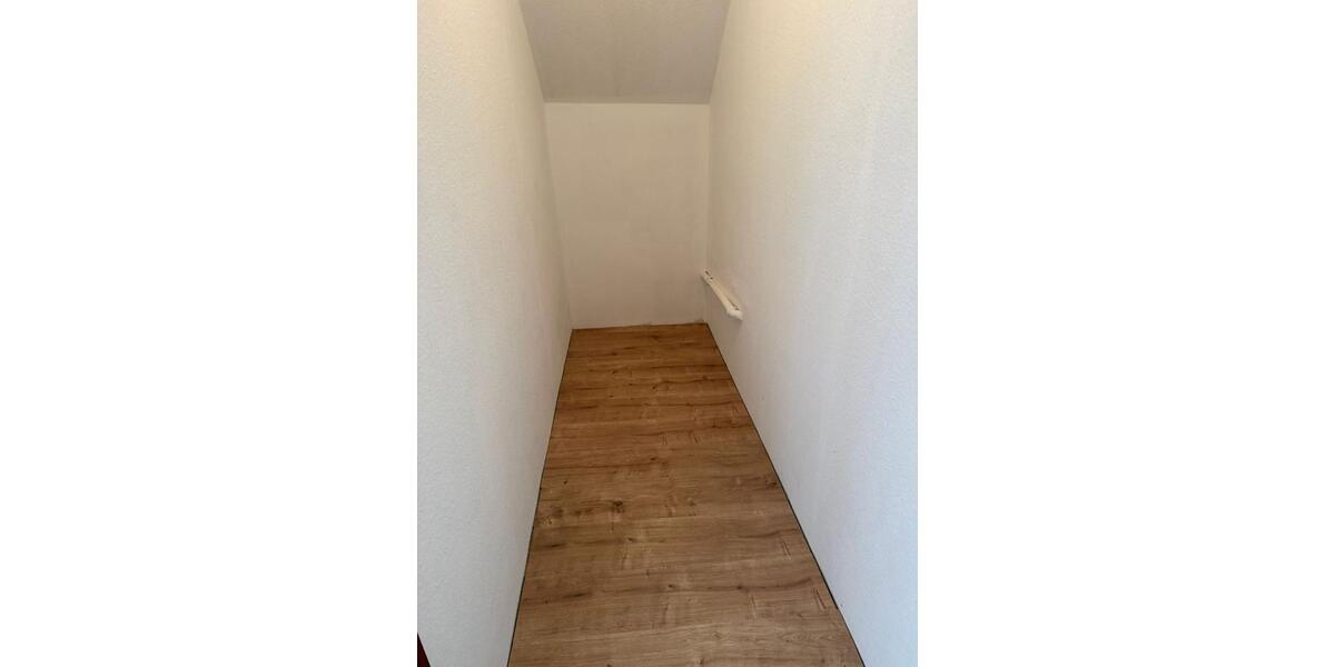 Reihenhaus Grevenbroich - 7 Zimmer, 170 m&sup2;, 1.700&euro; | Angebot:25647269