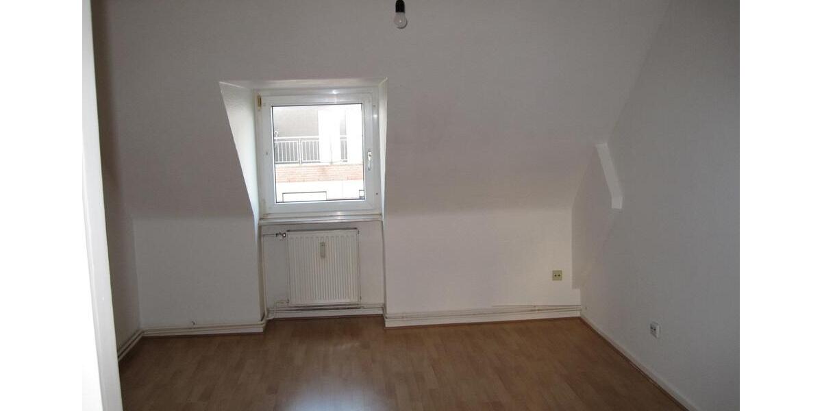 Schöne 2-Zimmer-Dachgeschosswohnung (51 m²) in zentraler Lage 2 zimmer
