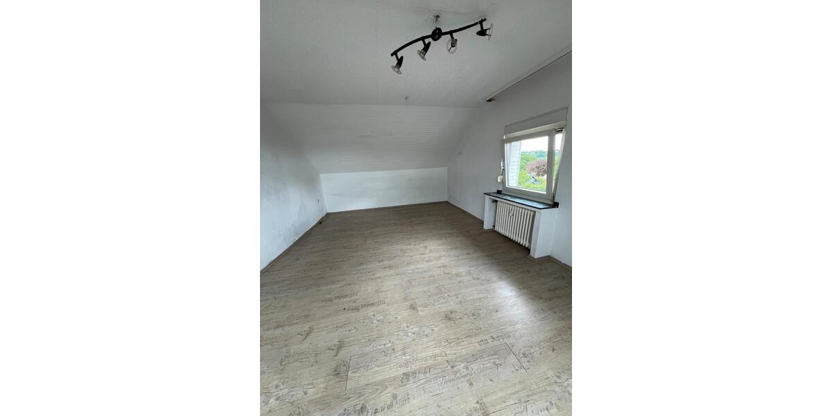 Helle 2-Zimmer-Dachgeschosswohnung in Solingen-Höhscheid 2 zimmer