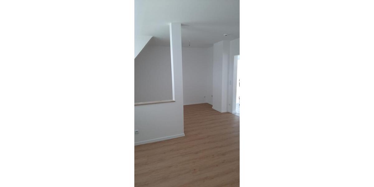 Dachgeschoßwohnung Mönchengladbach West - 3 Zimmer, 63 m&sup2;, 600&euro; | Angebot:25580135