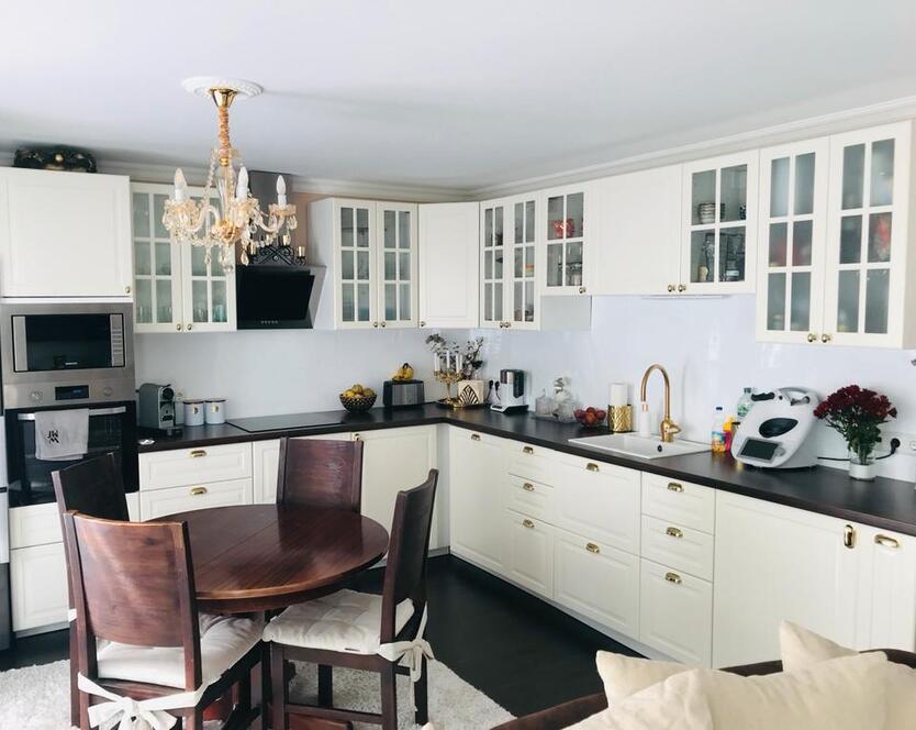Von Privat! Ruhige und stilvolle Wohnung mit Balkon nahe Rhein.
