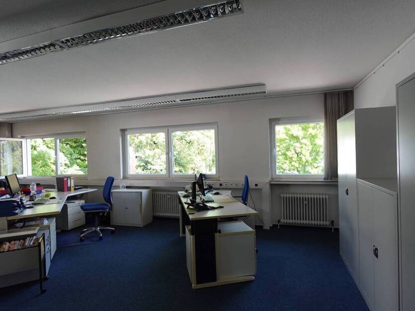 FREISTEHENDES GEWERBEOBJEKT MIT LAGER BÜRO UND BUNGALOW