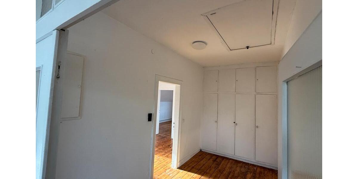 Dachgeschoßwohnung Düsseldorf Niederkassel - 4 Zimmer, 122 m&sup2;, 1.250&euro; | Angebot:25284241