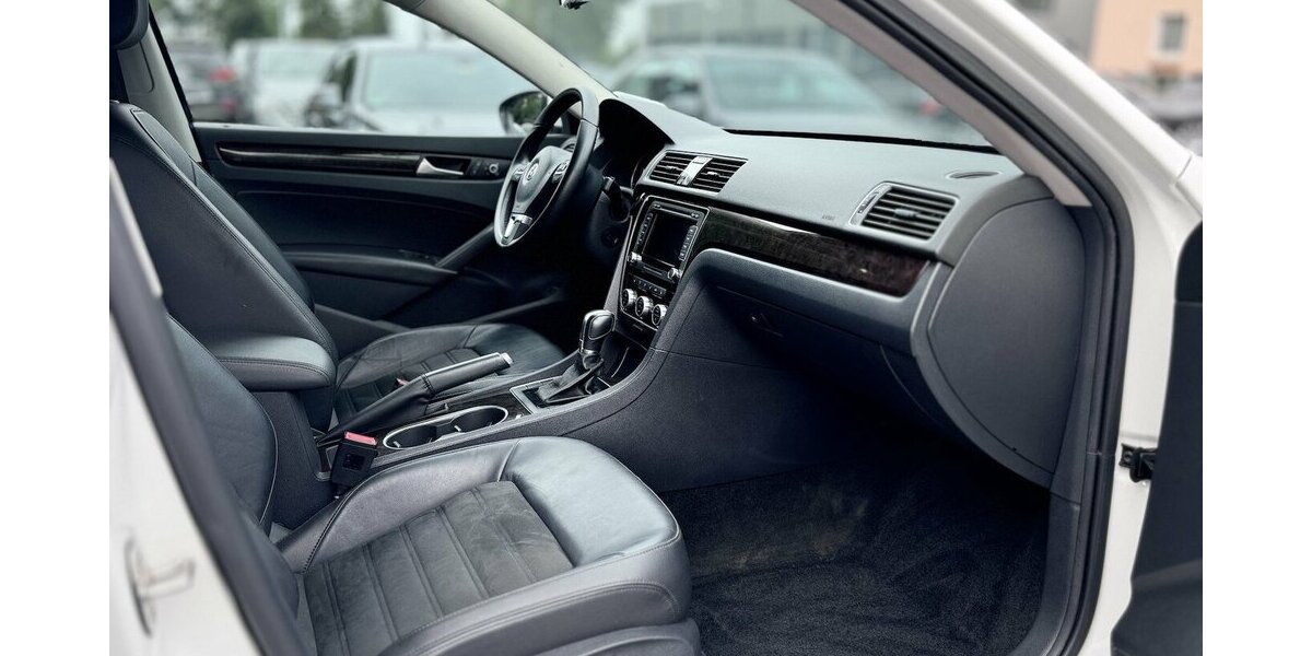 VW Passat 2,0 TDI Highline / Leder / SHD / Keyless 228.000 km 11.890 &euro; Mönchengladbach 41066