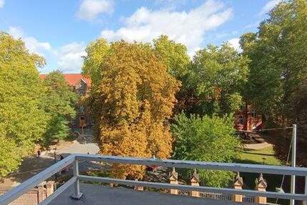 Düsseldorf-Oberbilk, Heerstraße 27 - Komplett sanierte Wohnung mit 2 Balkonen + Küchenzeile ab Oktober zu mieten !!
