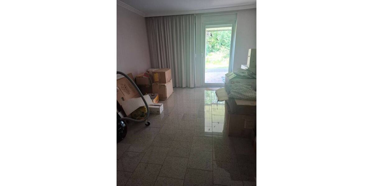 Freistehendes Ein-Zweifamilienhaus mit Garten, Sauna und Kellerbar in ruhiger Sackgasse in Moers-Kapellen zimmer