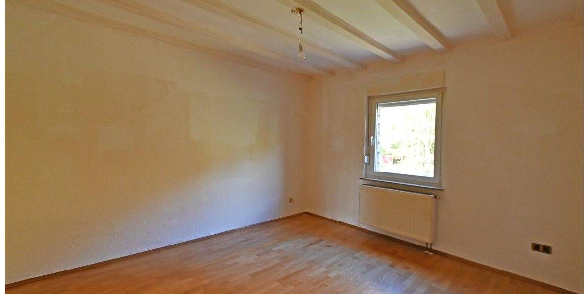 Charme trifft Saarn! Einseitig angebauter Altbau-Schatz auf tollem Grundstück 5 zimmer
