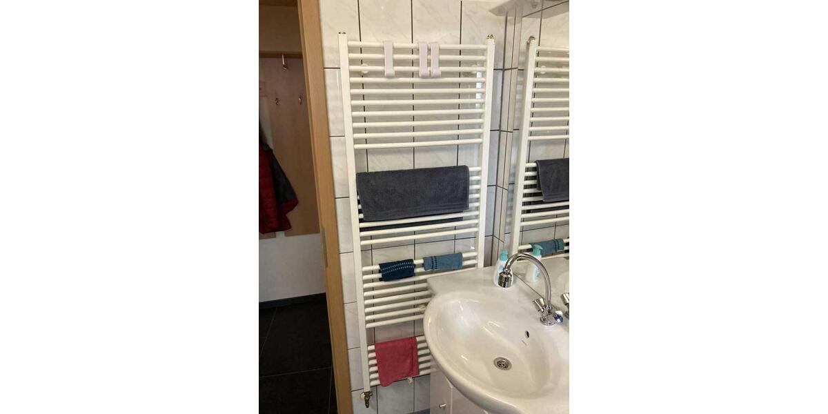 Große vermietete ETW im Erdgeschoss mit 2 Stellplätzen von Privat 6 zimmer