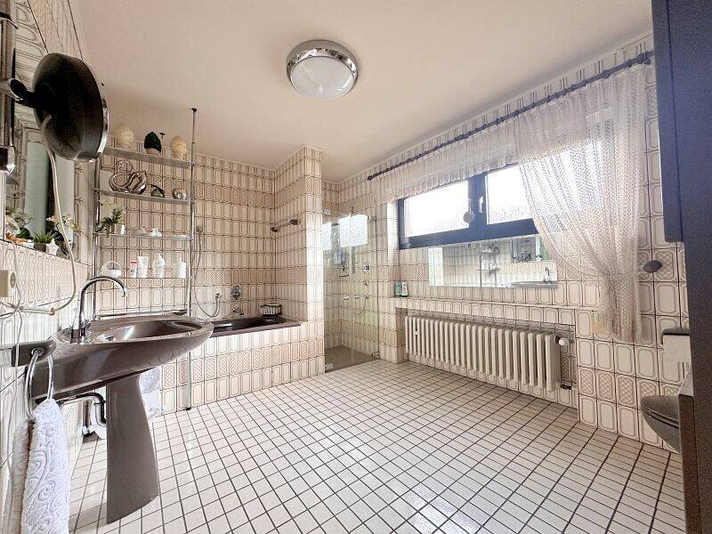 ***GROSSzügiges und gepflegtes ZUHAUSE in ruhiger Wohnlage und vielseitigem NUTZUNGSkonzept***