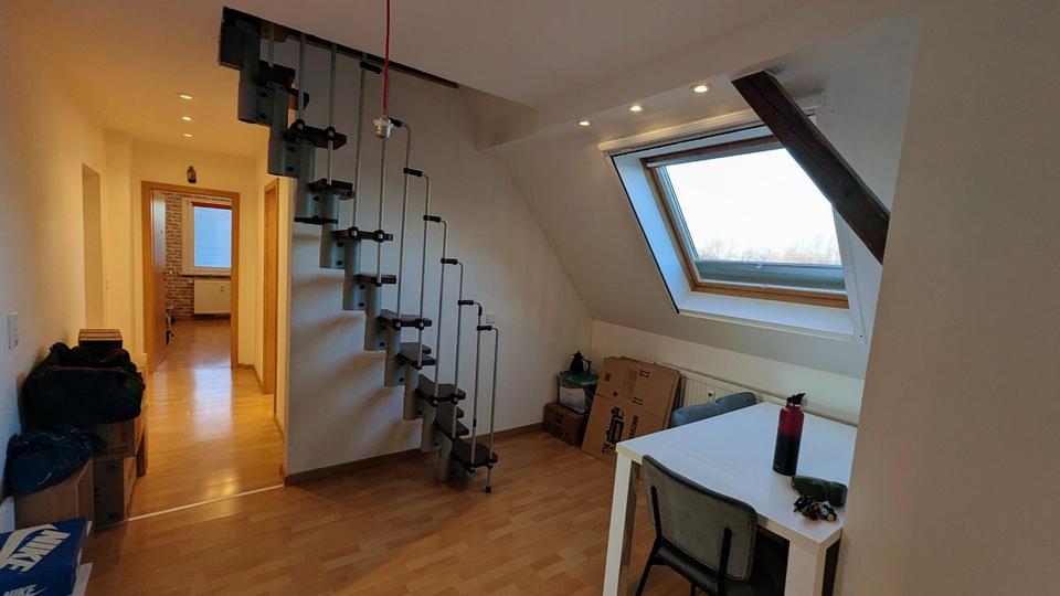 Dachgeschoßwohnung Viersen Hülsdonk - 3.5 Zimmer, 106 m&sup2;, 1.060&euro; | Angebot:25571220