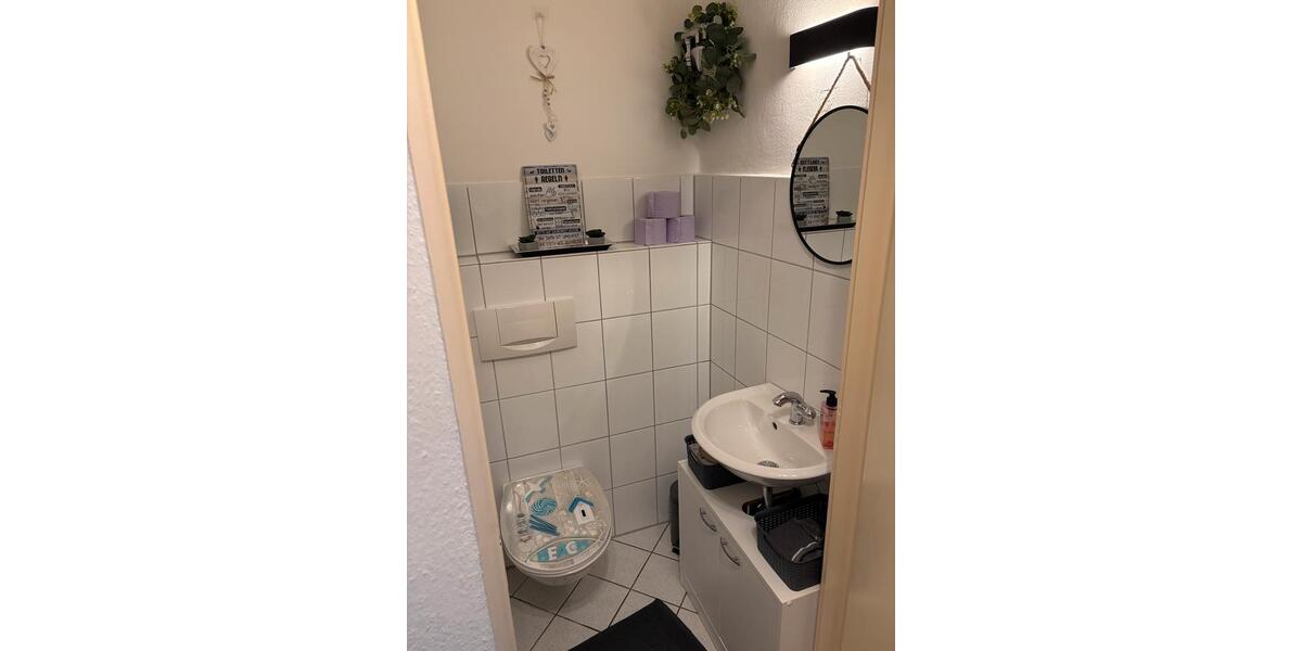 Dachgeschoßwohnung Mönchengladbach West - 4 Zimmer, 93 m&sup2;, 180.000&euro; | Angebot:27077729