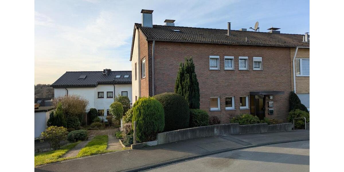 Zwei-Familien-Reihenendhaus mit viel Platz für Hobby und Garten zimmer