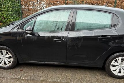 Peugeot 208 122.605 km 3.500 &euro; Krefeld 47803