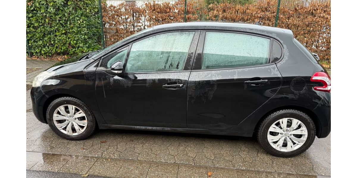Peugeot 208 122.605 km 3.500 &euro; Krefeld 47803