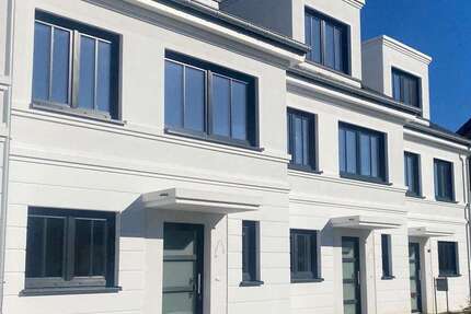 Haus zum Kaufen in Dormagen 737.400 € 145 m² 6 zimmer