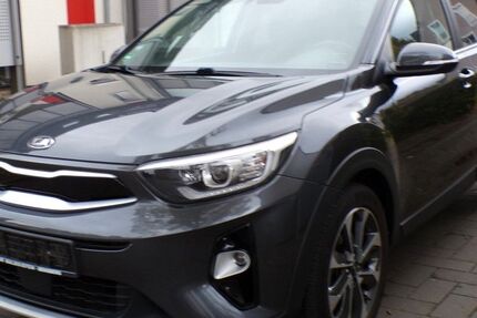 Kia Stonic 95.000 km 9.840 € Düsseldorf 40468