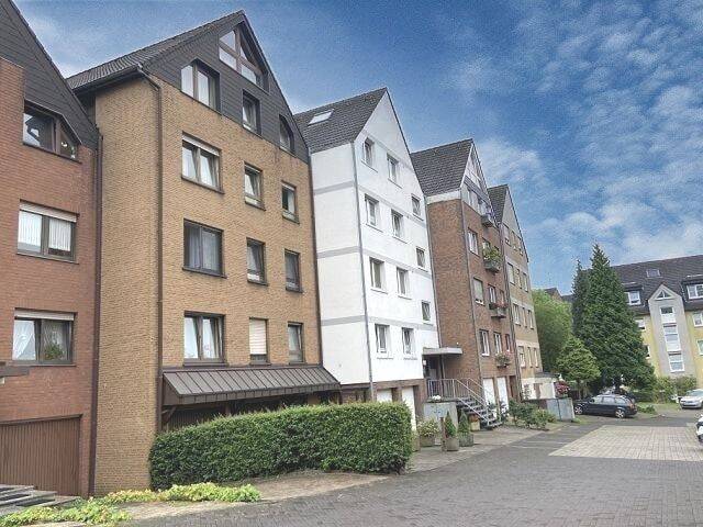 Große leerstehende 3,5 Zi.- Wohnung in ruhiger Top-Lage mit großem Balkon und Garage