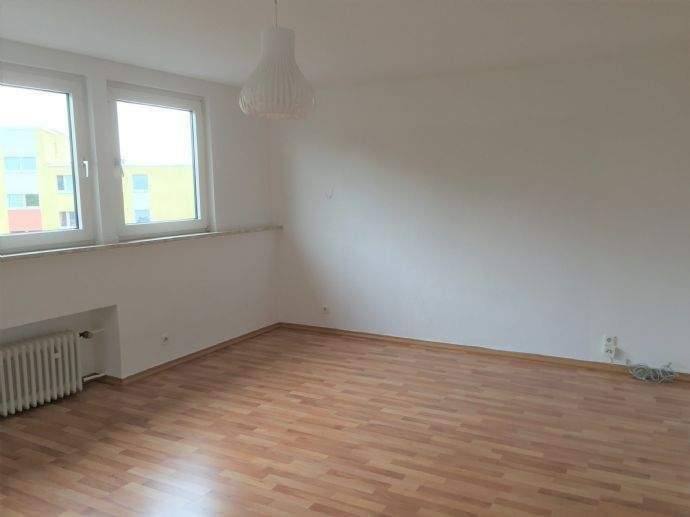 Lev.-Quettingen, helle freundliche renovierte Wohnung im DG, 2 Zimmer, 55 m², Küche, Wannenbad 2 zimmer
